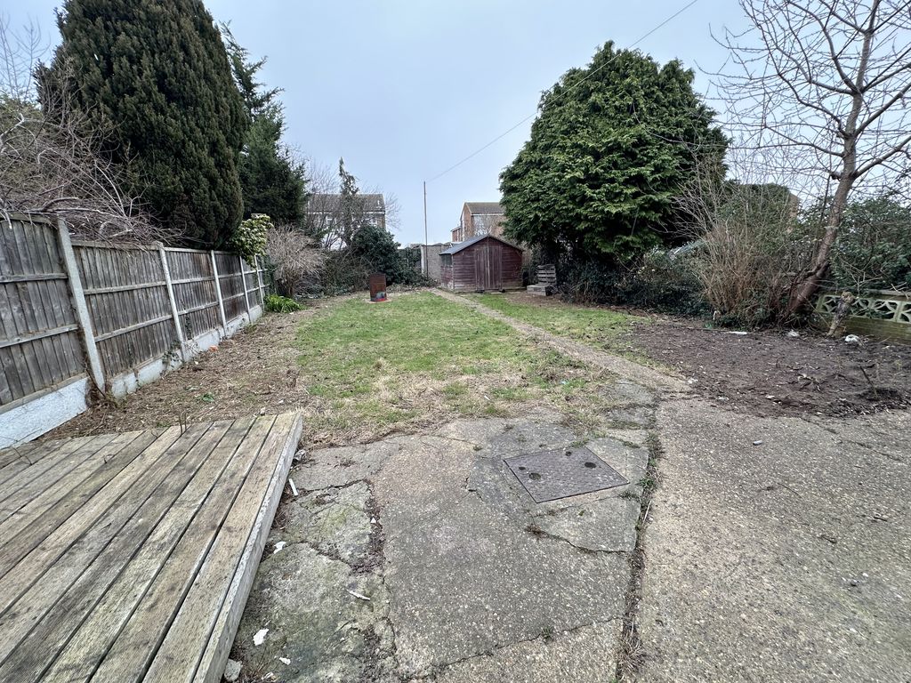 Queen Elizabeth Avenue